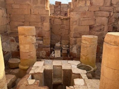 Fonte batismal e igreja em Petra, Jordânia. | VaticanNews